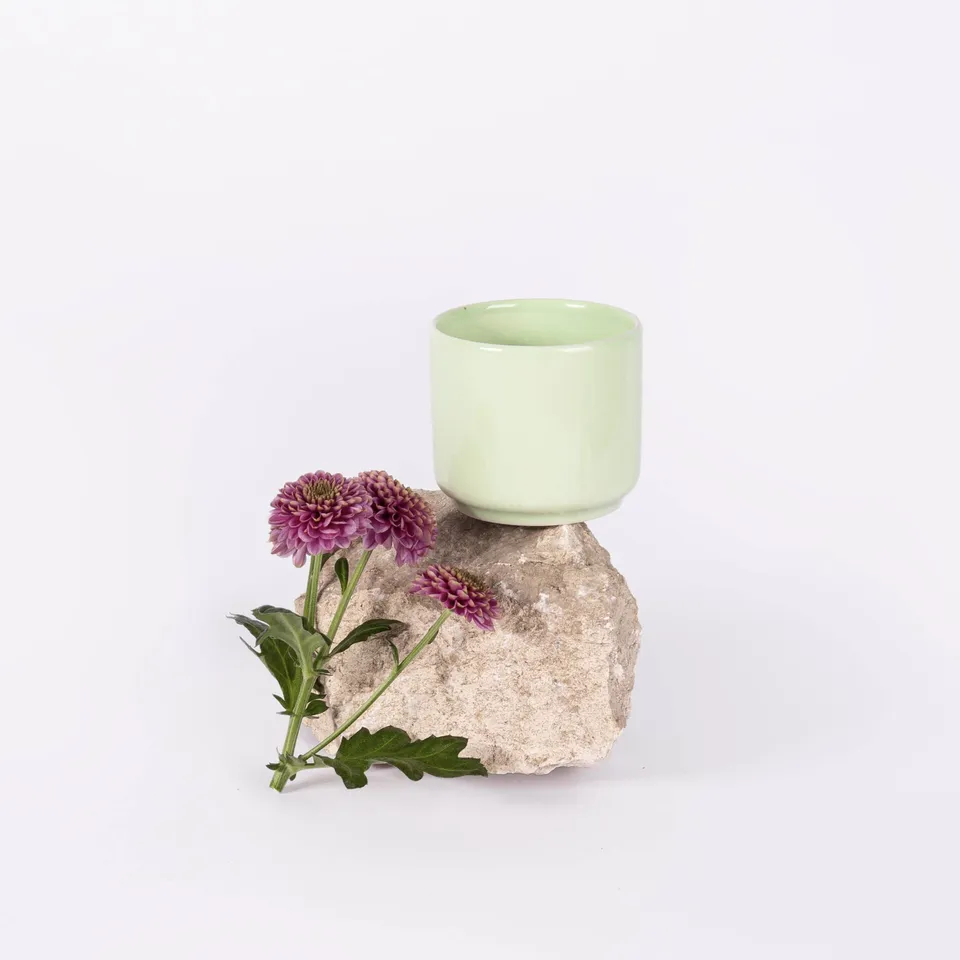 ogre-la-fabrique-mug-tasse-porcelaine-vert-amande-sans-anse image 1