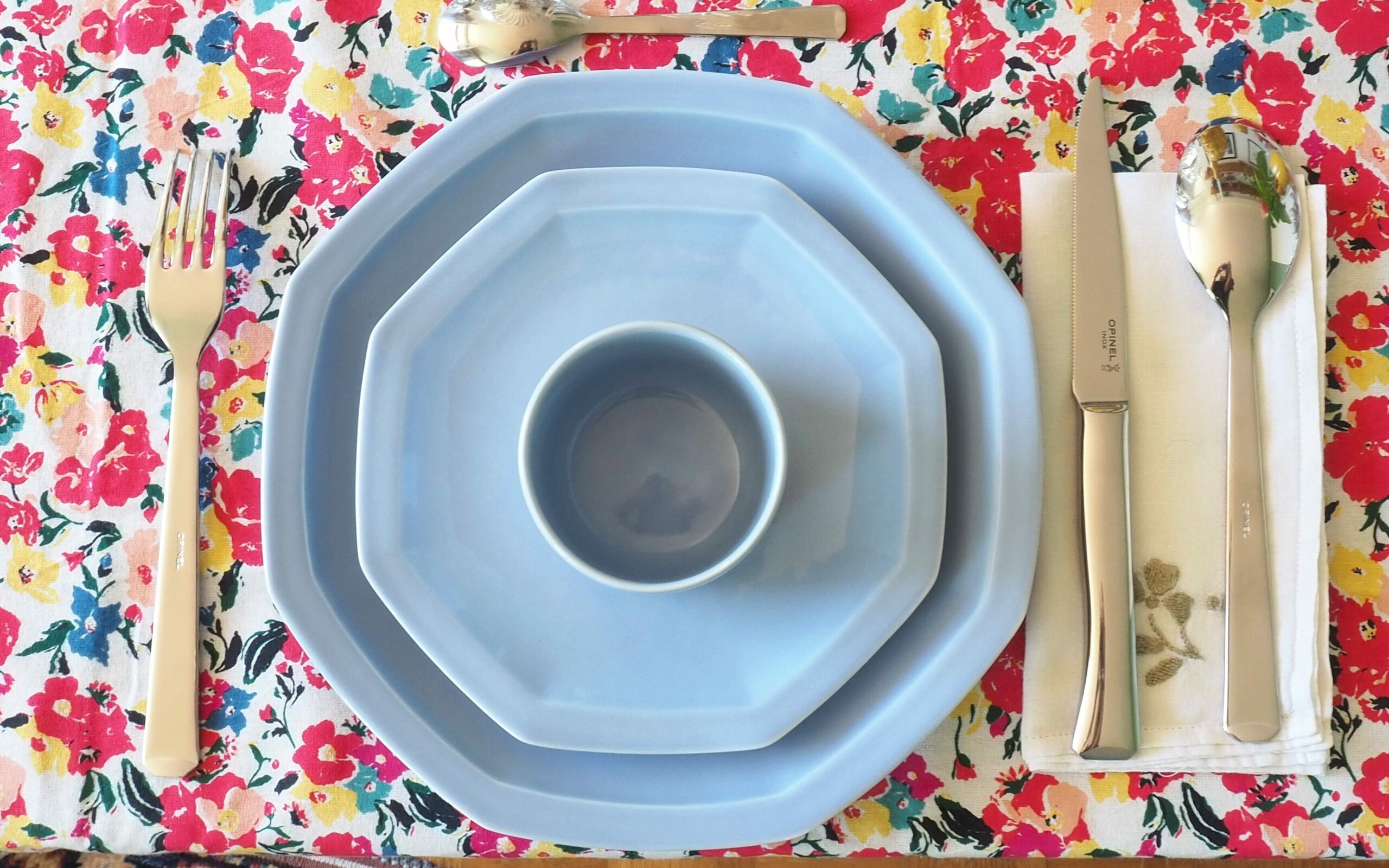 ogre-la-fabrique-intemporelle-assiette-plate-octogonale-bleu-pastel-24-5-cm image 4