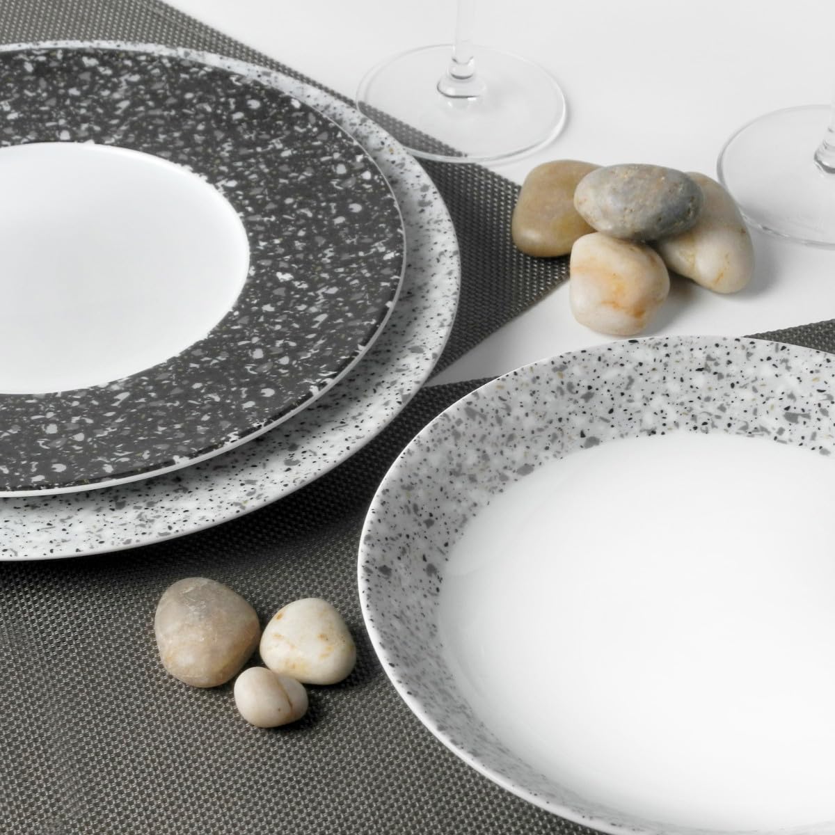 m-dard-de-noblat-cosmo-service-18-assiettes-porcelaine-gris image 3
