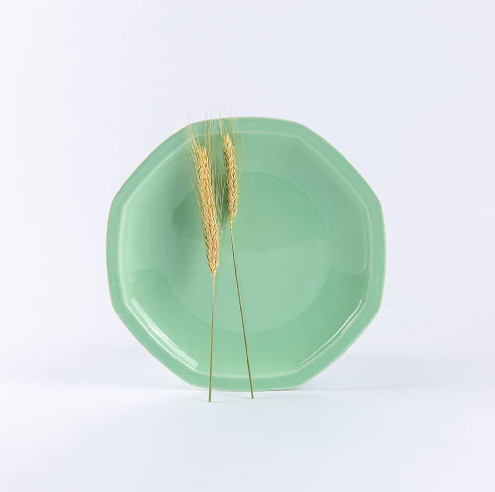 ogre-la-fabrique-intemporelle-grande-assiette-plate-octogonale-vert-amande image 1