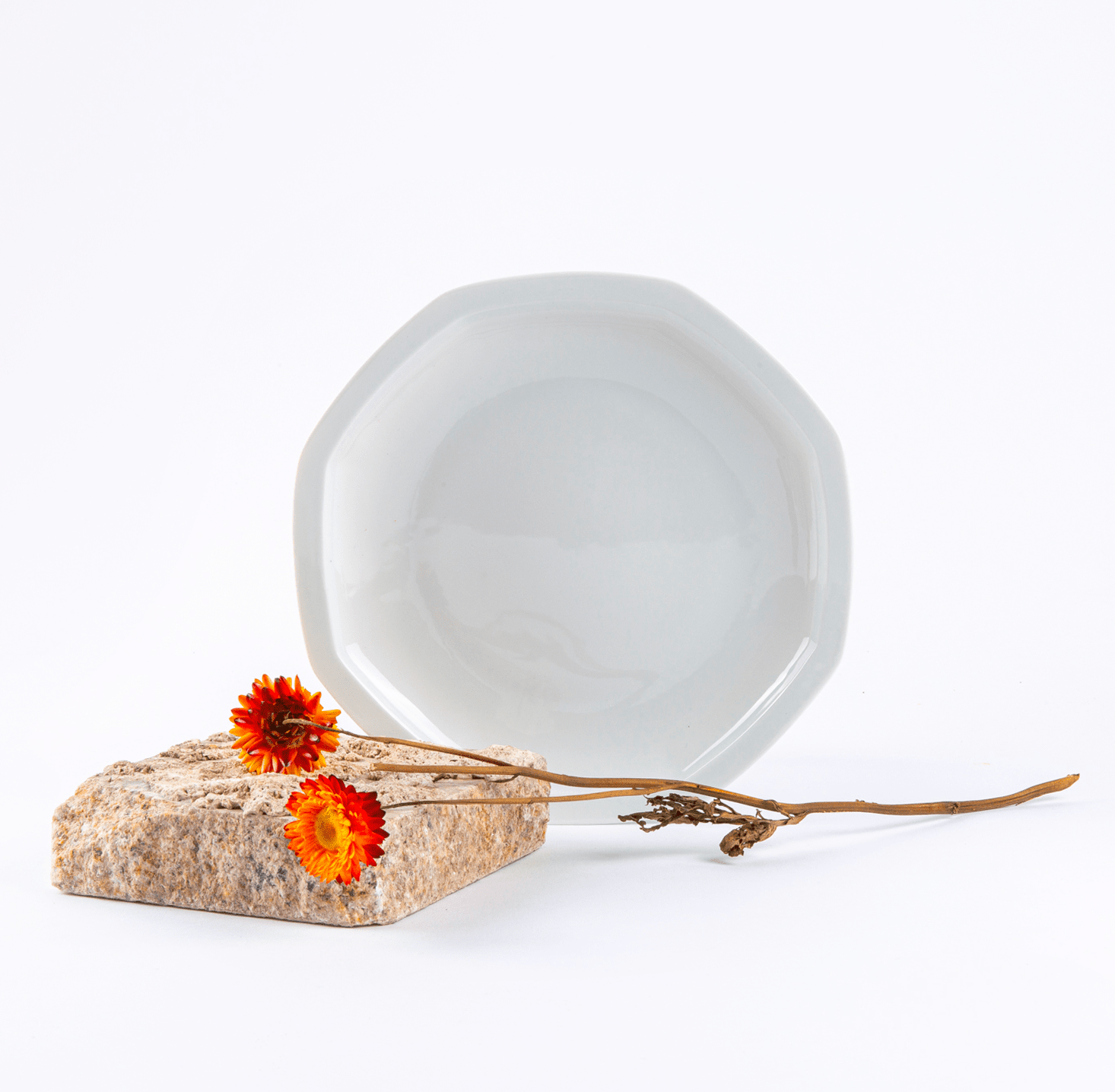 ogre-la-fabrique-intemporelle-assiette-plate-octogonale-24-5-cm image 1