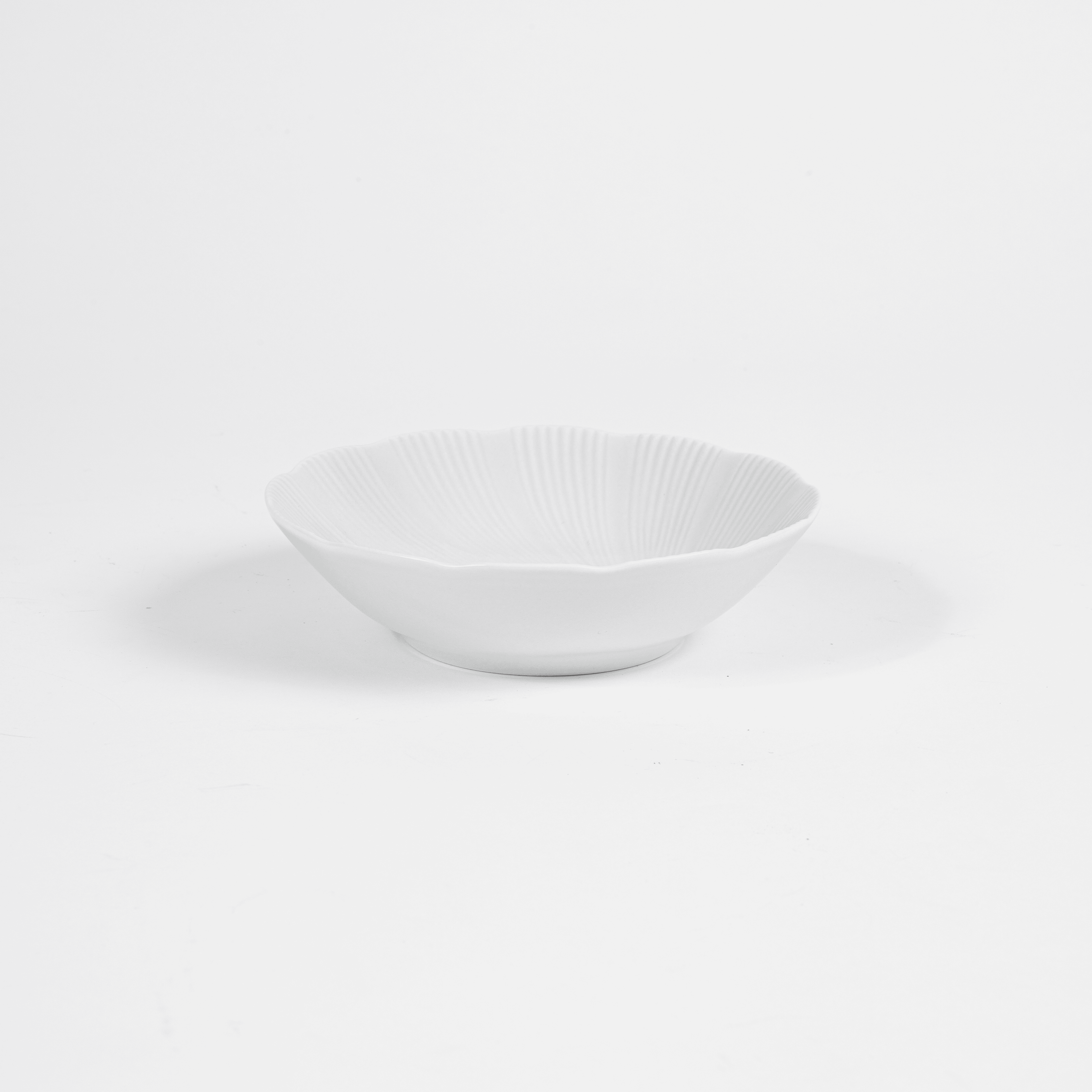 ogre-la-fabrique-tahiti-coupelle-porcelaine-blanche-festonn-e-14-cm image 1